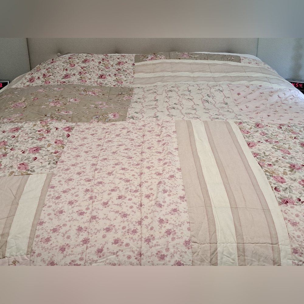 Simply Shabby Chic Castle Rose Patchwork Quilt F/Q